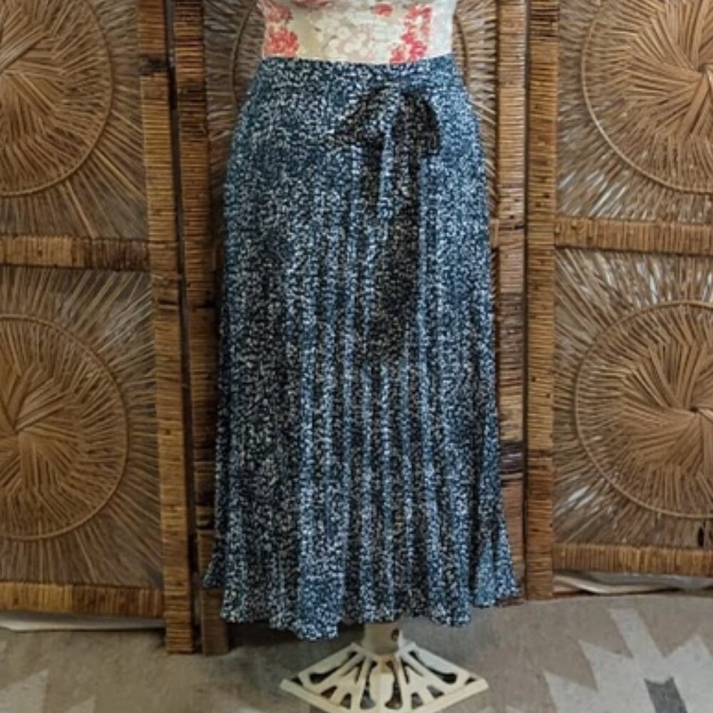 Skies are Blue Saige Eco Pleated Midi Skirt EUC Size XL Green